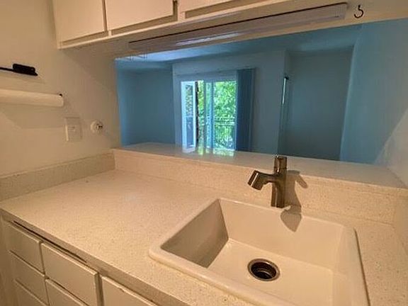5th image of 2309 Blake St #107
