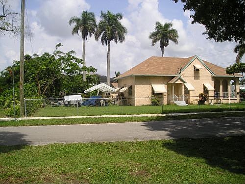2nd image of 1026 NE 1st Ave