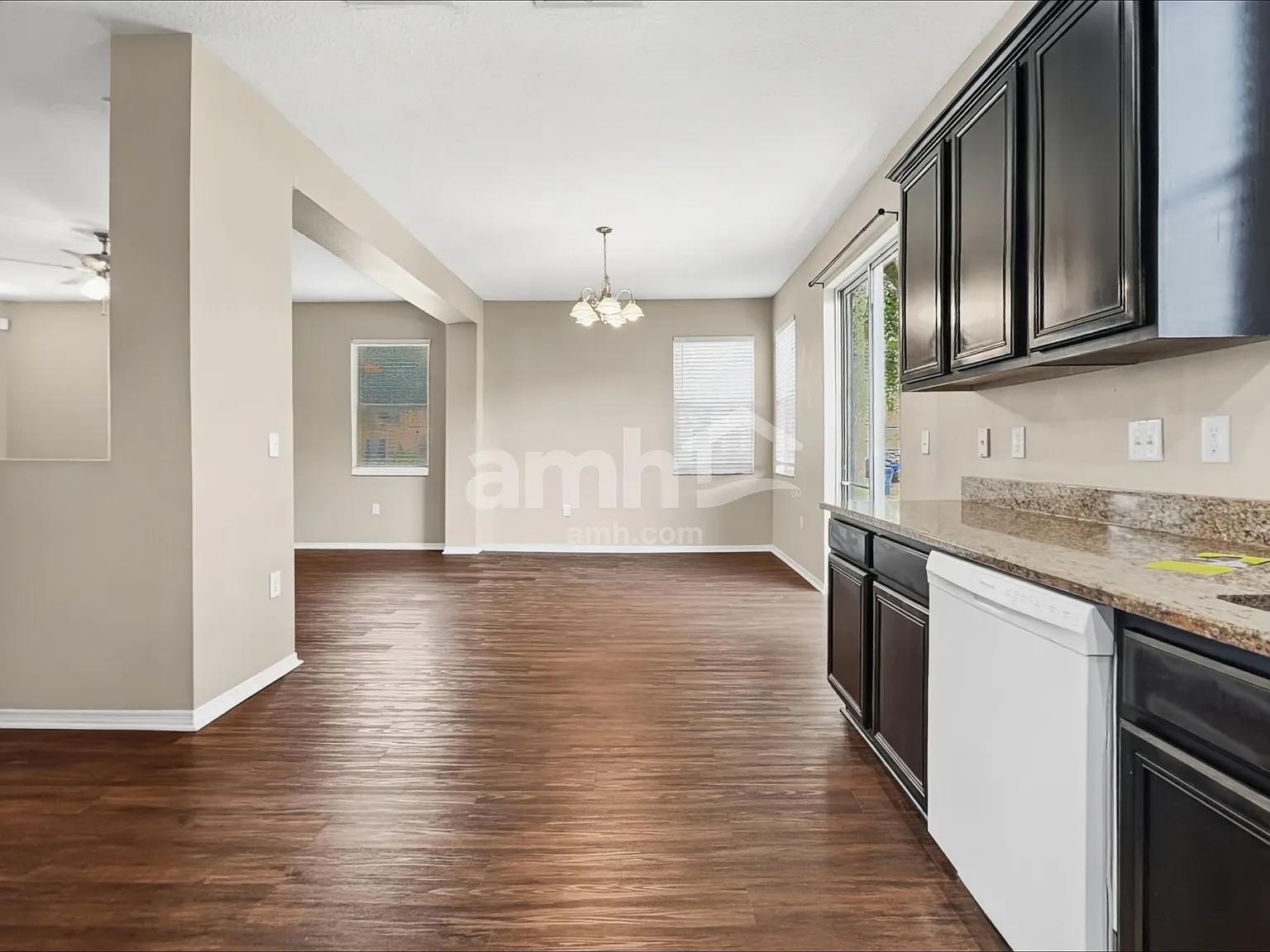 3 bed, 2.5 bath, 1545 sqft, $2,085 — Photo 4