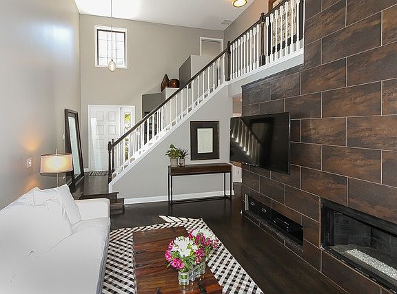 4th image of 143 Benton Ln #1