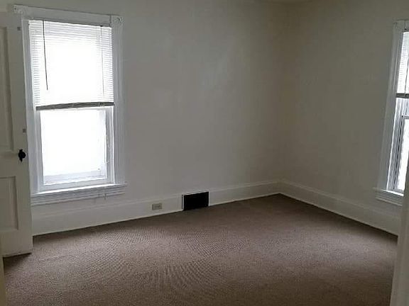 Living room & 2 bedrooms are like this, each with closet