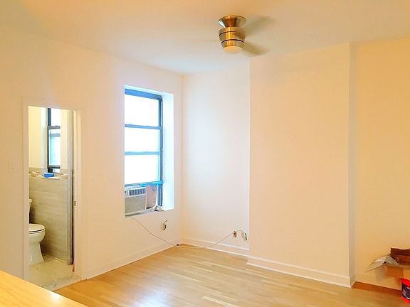 2nd image of 354 22nd St #5RF