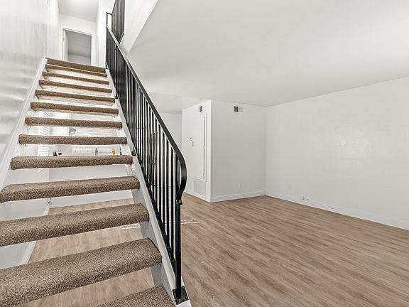 5th image of 420 Toyne St