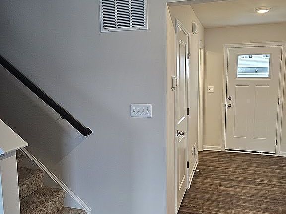 5th image of 109 Summit Ave