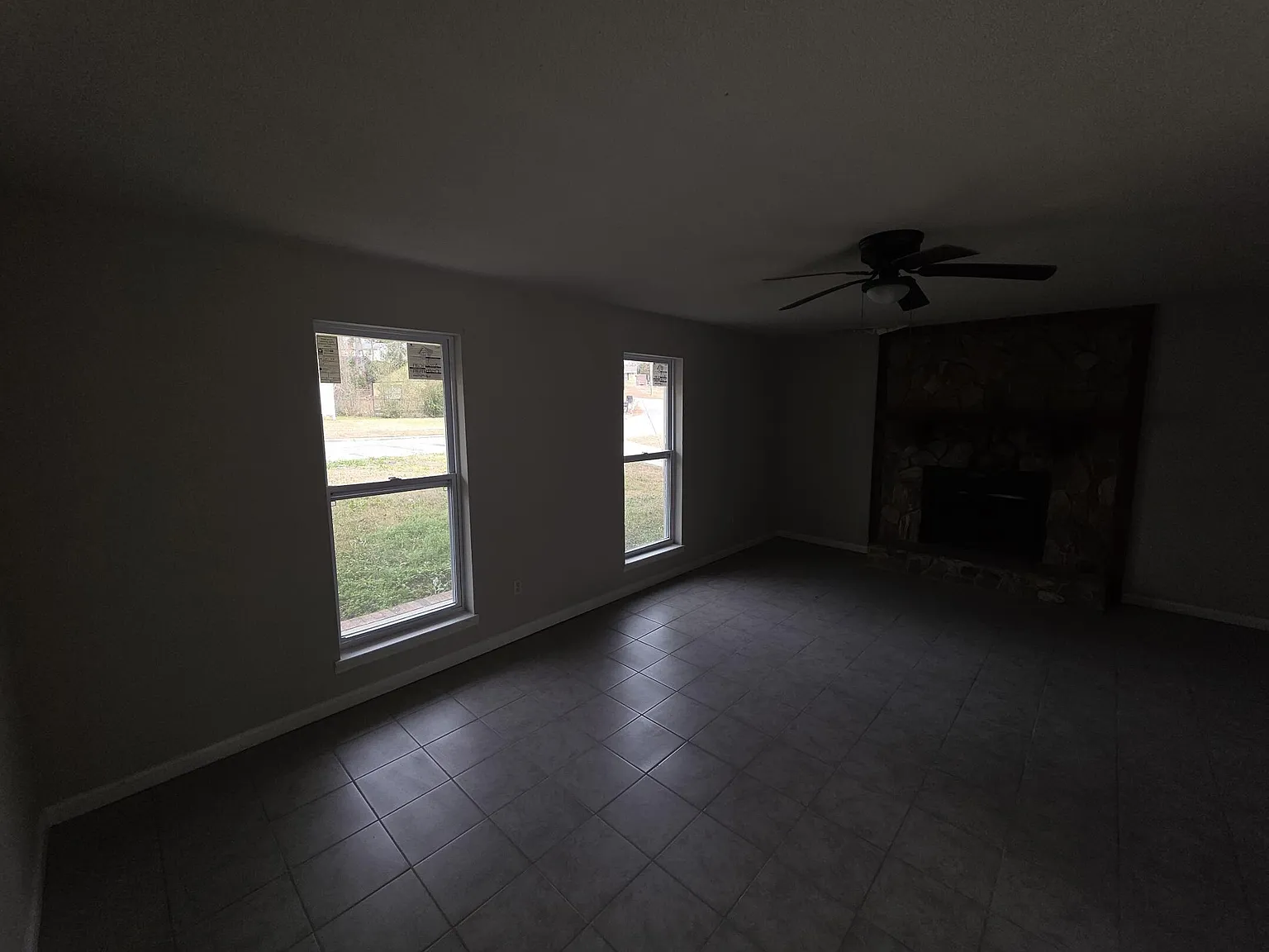 3 bed, 2.0 bath, 1350 sqft, $1,595 — Photo 3