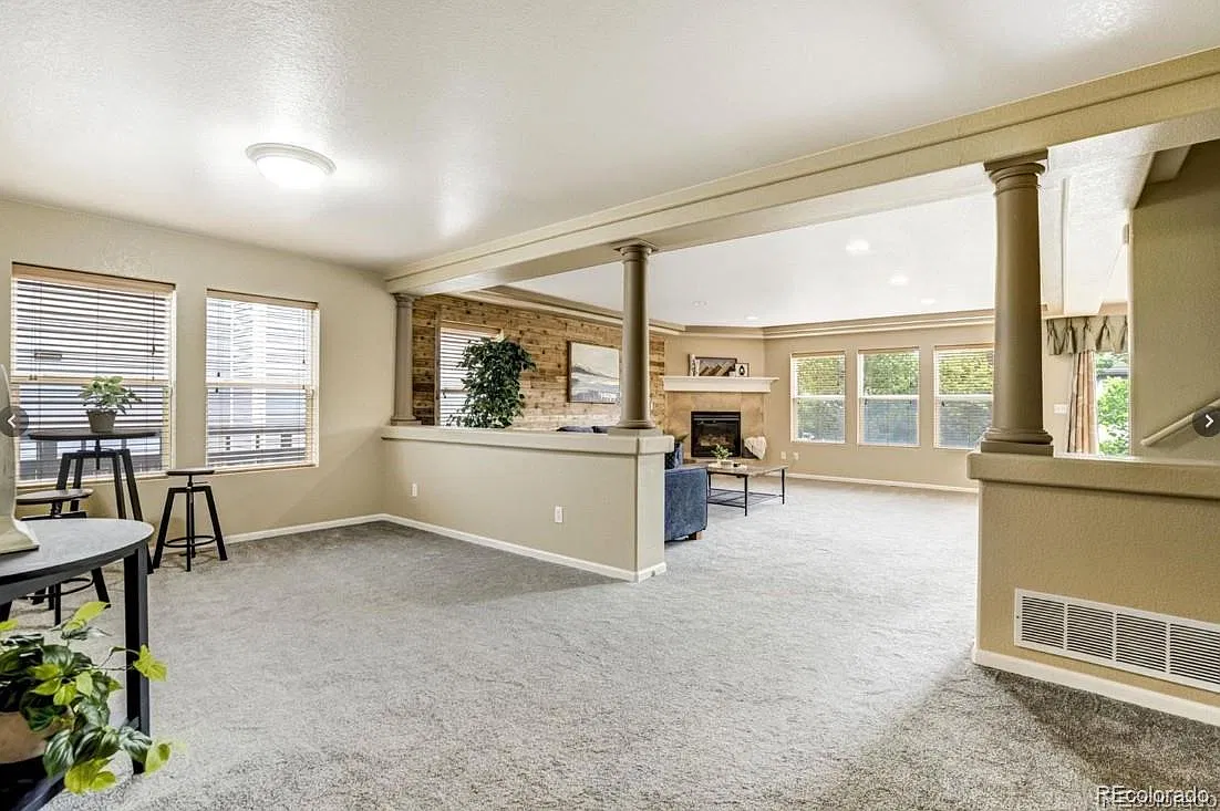 6 bed, 4.5 bath, 4328 sqft, $4,250 — Photo 2