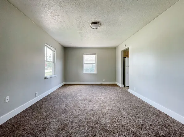 2017 E 24th St, Muncie, IN 47302