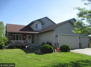 955 Pioneer Ct, Jordan, MN 55352