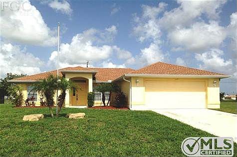 GREAT CURB APPEAL IS THE BEGINNING...INSIDE IT IS SPIC-N-SPAN. JUST BRING YOUR FURNISHINGS AND MOVE INTO THIS BEAUTY.