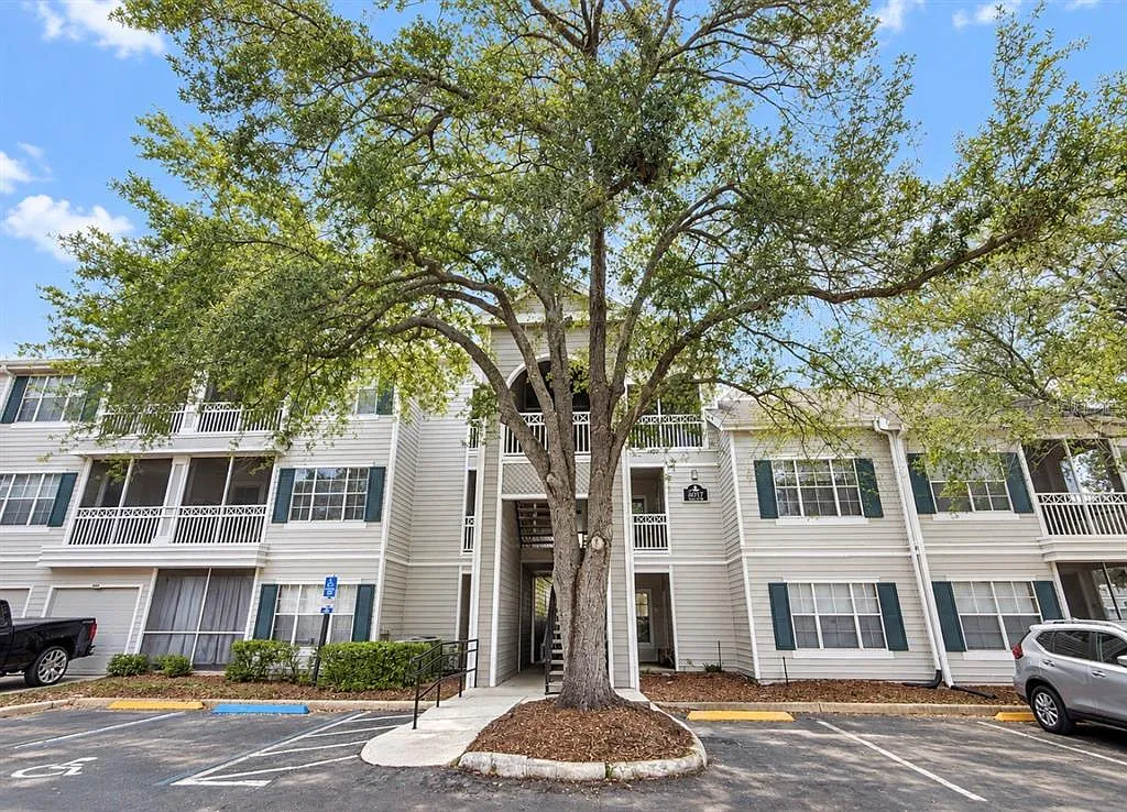 1 bed, 1.0 bath, 650 sqft, $1,300 — Photo 1
