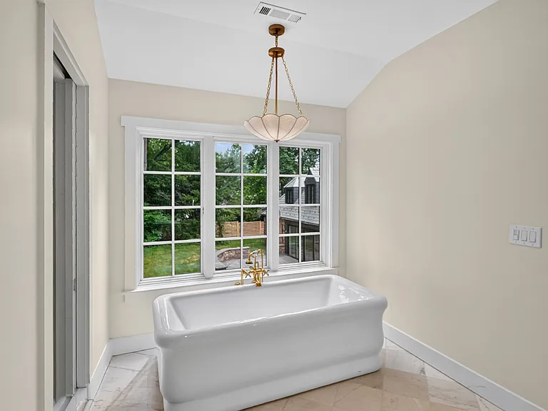 1085 Ridge Rd — Photo 6