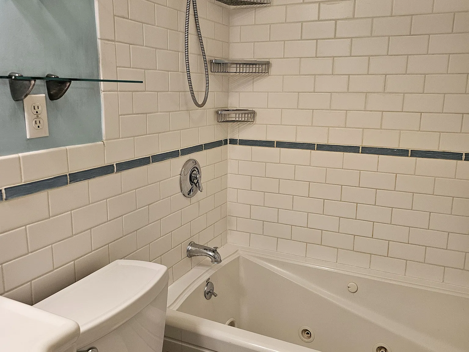 1 bed, 555 sqft, $2,400 — Photo 4