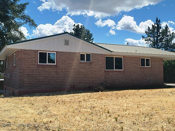 2nd image of 985 NE Crest Dr