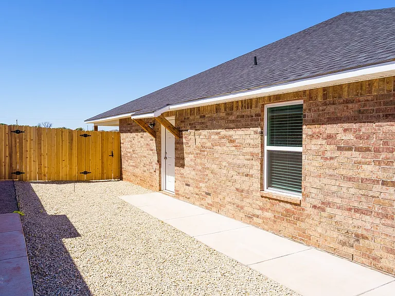 2718 Roman Ln — Photo 4