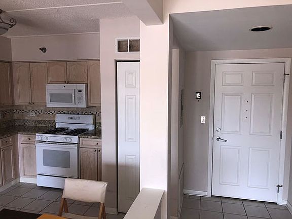 3rd image of 3303 S Grove Ave #409