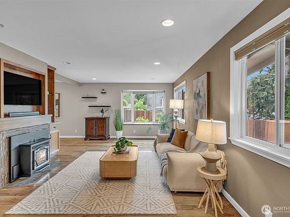 4th image of 2102 15th Avenue