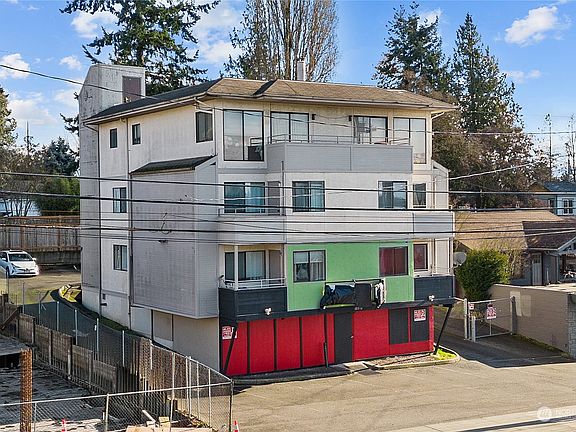 2nd image of 10532 Greenwood Avenue N