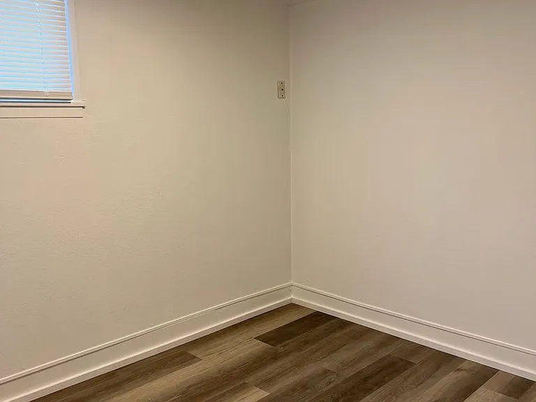 249 E Poplar St — Photo 10
