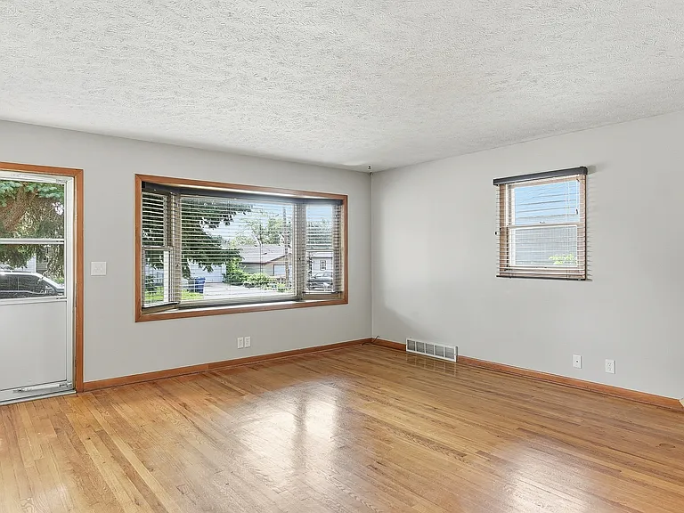 3202 Calhoun St — Photo 5