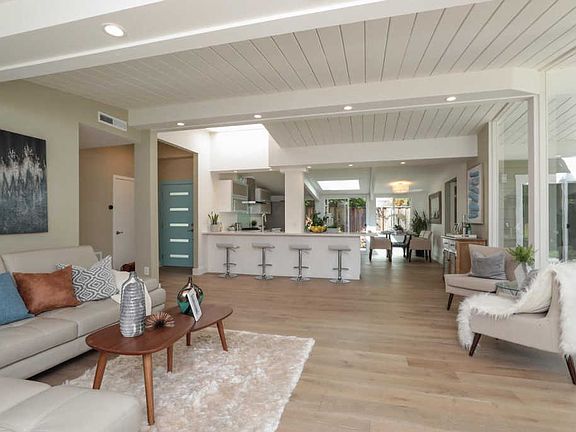 4th image of 918 Van Auken Cir