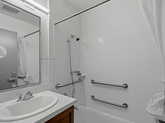 3rd image of 21 S Park St #214