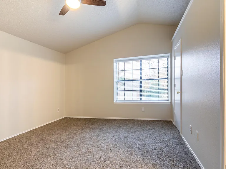 2239 Turf Club Dr — Photo 21