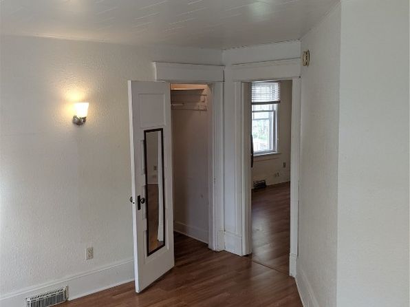 cedar-rapids-iowa-443556854 picture