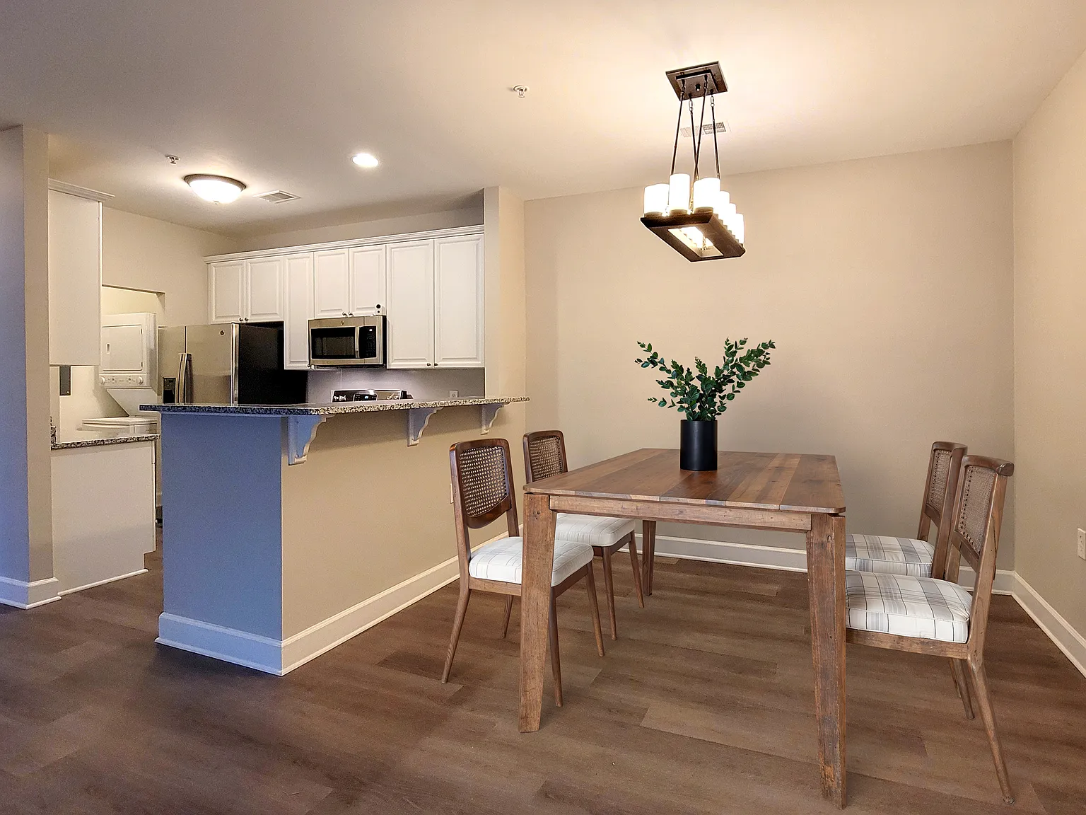 2 bed, 1000 sqft, $1,495 — Photo 4