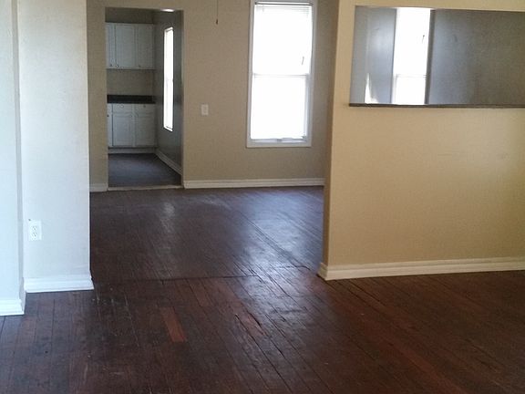 2nd image of 212 SE 40th St