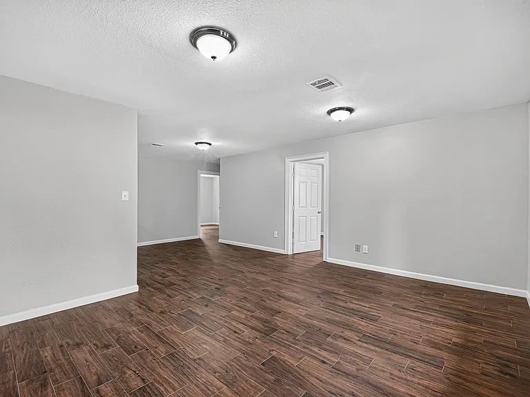1112 Johnson St — Photo 8