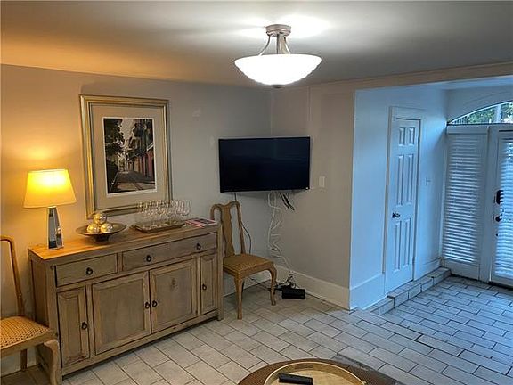 4th image of 930 Jackson Ave #3