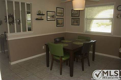 5th image of 1882 Oak Gln