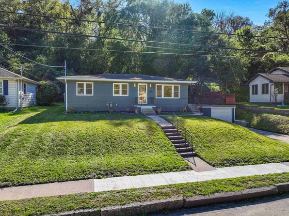 660 Kaufmann Ave, Dubuque, IA 52001