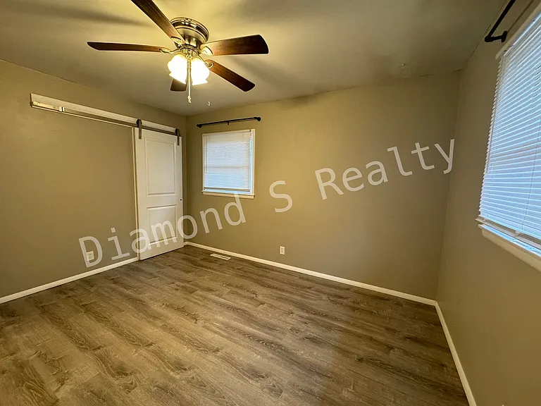 2202 S Prospect Ct — Photo 15