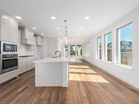 5th image of 1604 Victoria Pl