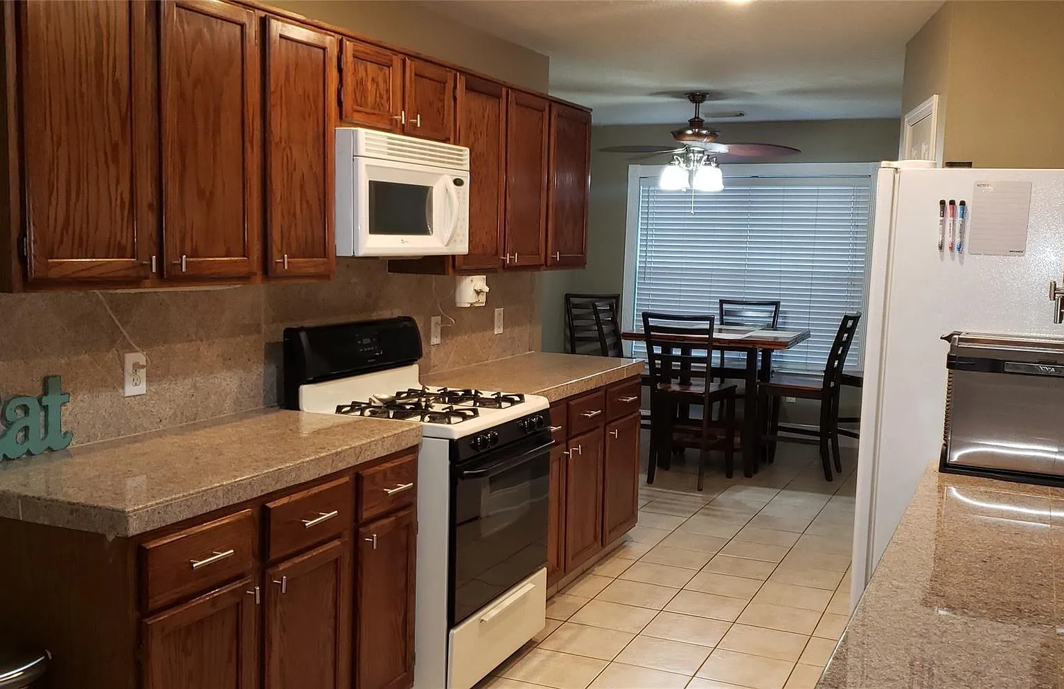 3 bed, 2.0 bath, 1970 sqft, $2,200 — Photo 4