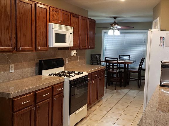 4th image of 205 Sharnoll Cir
