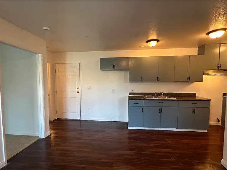 238 E Vernon Ave #201 — Photo 2