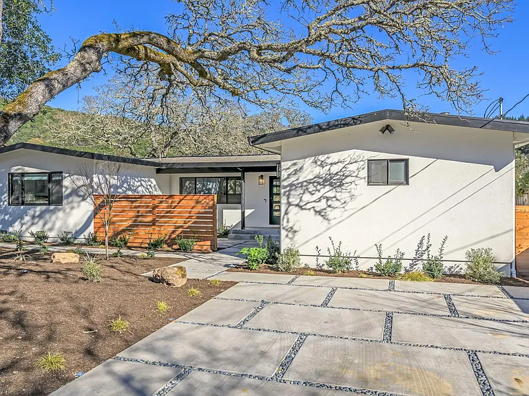 Los Robles Dr — Photo 32