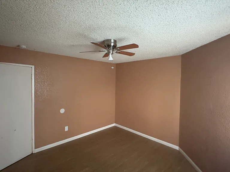 1387 E 49th St #1 — Photo 8