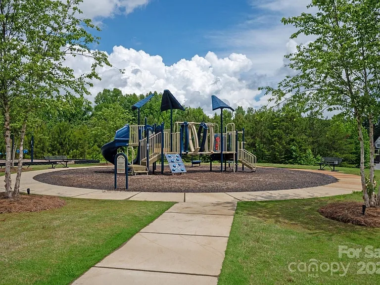 1134 Regions Blvd — Photo 32