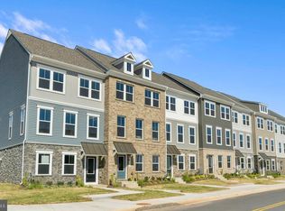24148 Thurso Sq, Sterling, VA 20166