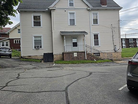 5th image of 403 Locust Ave