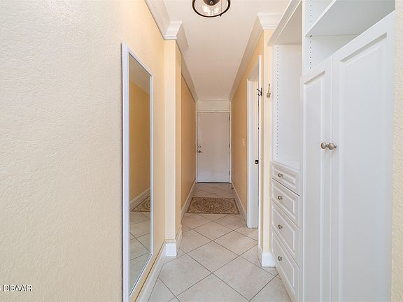 4th image of 935 S Atlantic Ave #203