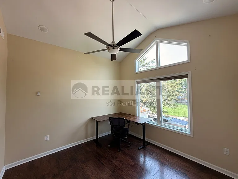 438 Kenton St — Photo 17