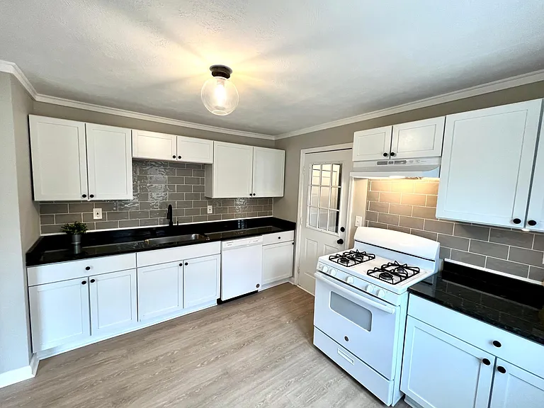102 Hazel St #1 — Photo 5