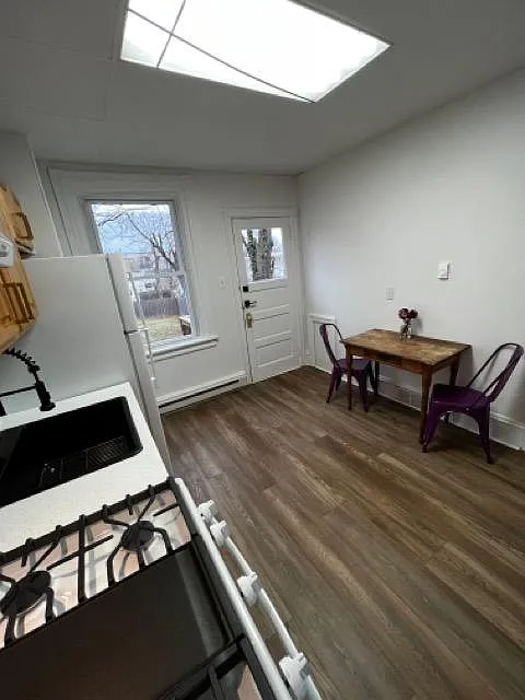 Eat in Kitchen - 32 Church St #1