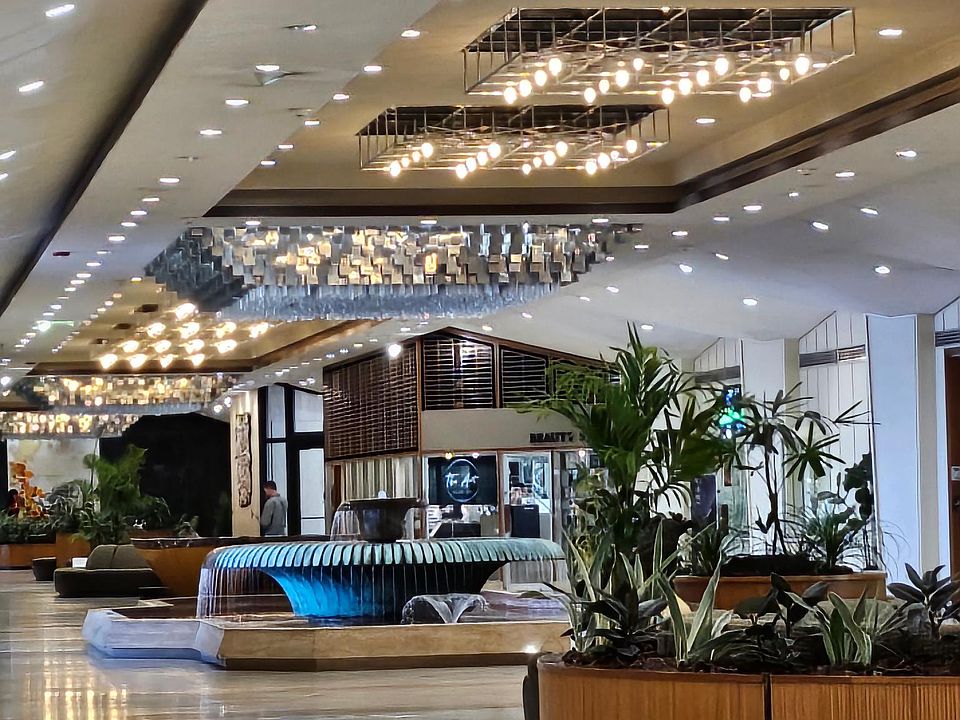 LOBBY WITH RESTAURANTS, MINI MARKET, NIGHT CLUBS, BEAUTY SALON