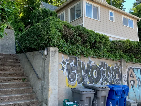 4761 22nd Ave NE APT 3, Seattle, WA 98105