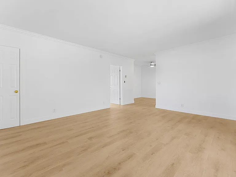 11661 Erwin St #14 — Photo 2